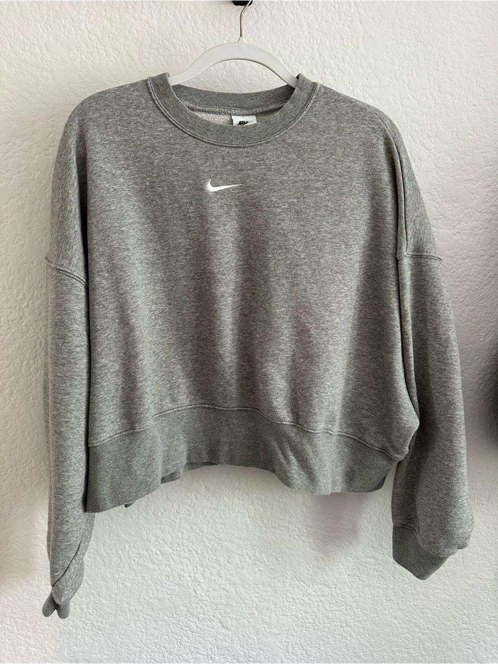 Nike Women’s Gray Cropped Crew Sweatshirt with White Swoosh